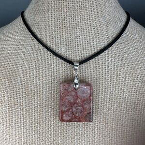 Elegant Silver and Pink Pendant Necklace